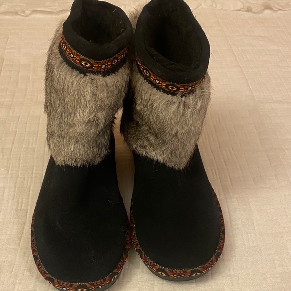 BearPaw Black and Gray Boots with Colorful Trim - Picture 3 of 9